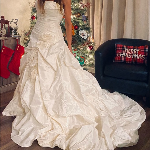 Casablanca Wedding Dress, New/Never Used - Picture 9 of 11